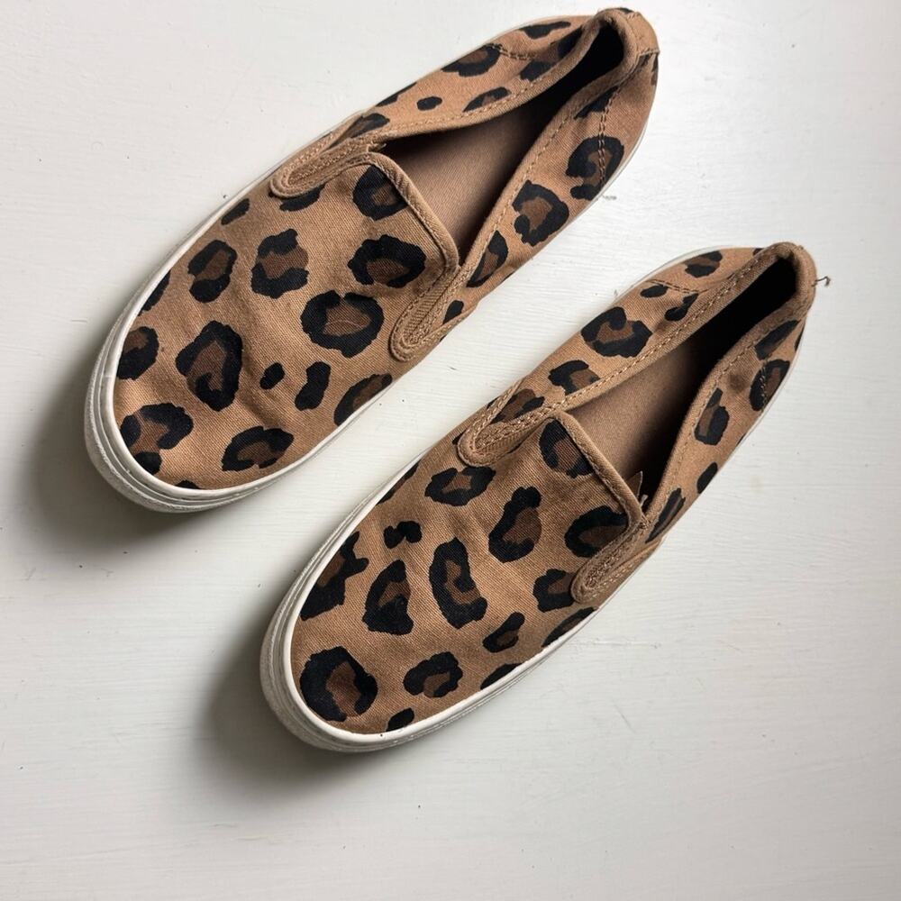 Old Navy Women's Slip On Canvas Animal Print Style Sneakers Sz 7